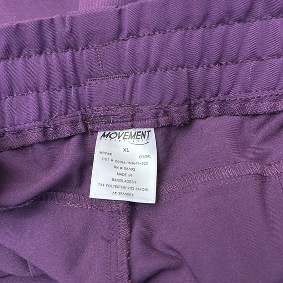 MOVEMENT ⭐️ butter soft  scrub set - Picture 14 of 14